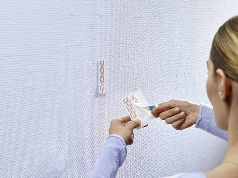 tesa 77777 Öntapadó köröm állítható Fehér 3. kép