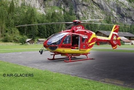 Revell 04986 Airbus EC-135 Air-Glaciers Helikopter építőkészlet 1:72 2. kép