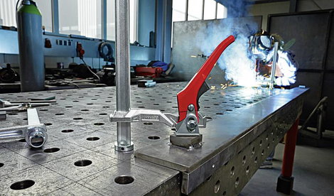 Csavarbilincs hegesztőasztalokhoz Bessey TW28-30-12K Szorítási szélesség (max.):300 mm Visszavonás:1 2. kép