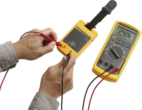 Fluke PRV240 Kalibrátor Feszültség 4 db ceruzaelem (vele szállítjuk) 7. kép