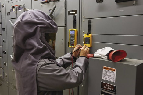 Fluke PRV240 Kalibrátor Feszültség 4 db ceruzaelem (vele szállítjuk) 9. kép
